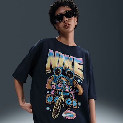 Nike Sportswear Women's Oversized Short-Sleeve T-Shirt. Nike.com Nike Sportswear Women's Oversized Short-Sleeve T-Shirt. Nike.com